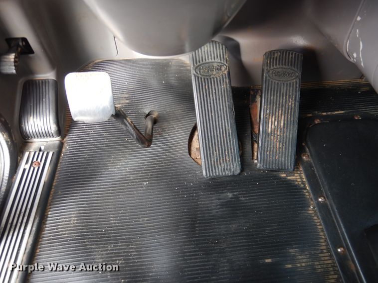 image for item DG8415 2007 Peterbilt 357  winch truck