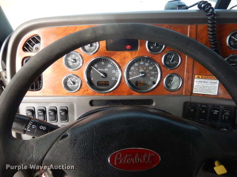 image for item DG8415 2007 Peterbilt 357  winch truck