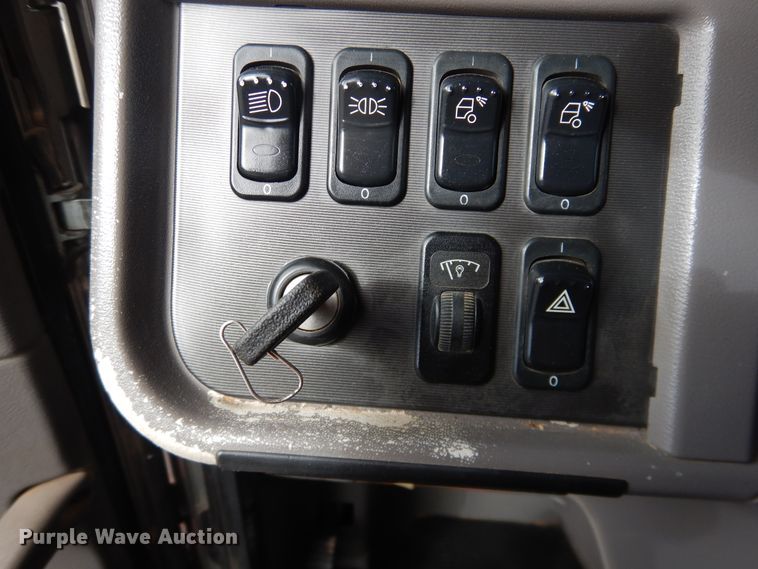 image for item DG8415 2007 Peterbilt 357  winch truck