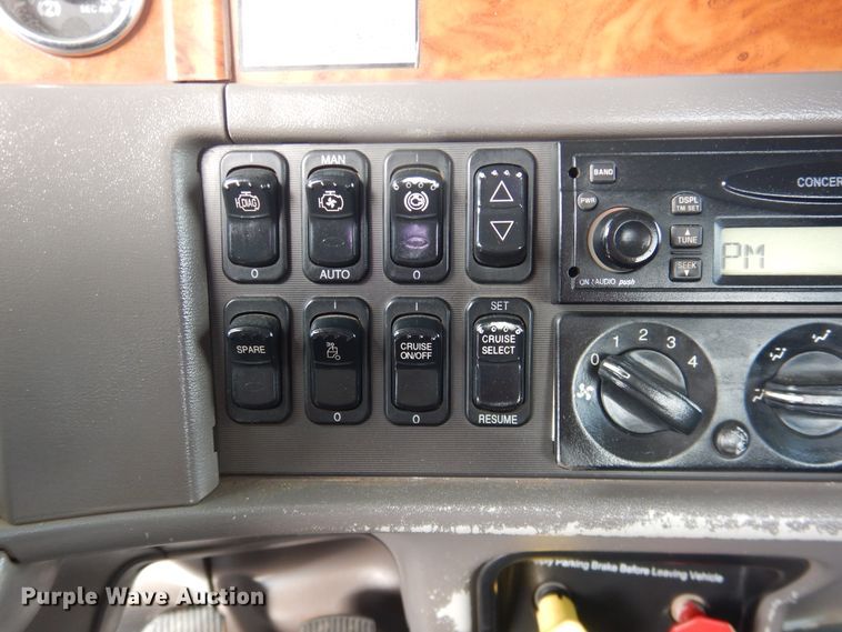 image for item DG8415 2007 Peterbilt 357  winch truck