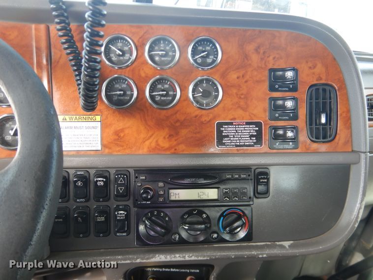 image for item DG8415 2007 Peterbilt 357  winch truck