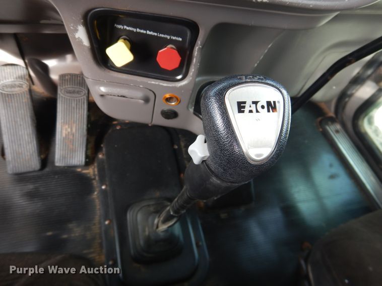 image for item DG8415 2007 Peterbilt 357  winch truck