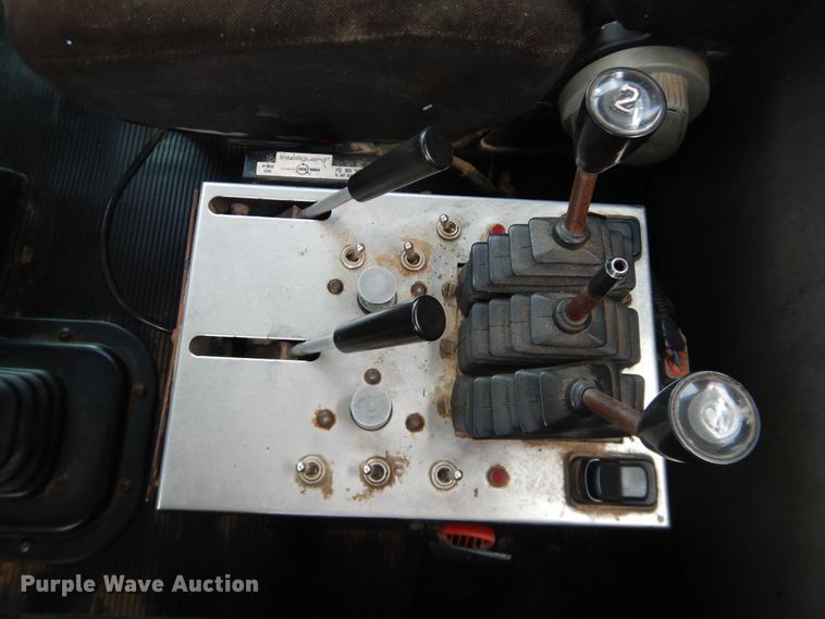 image for item DG8415 2007 Peterbilt 357  winch truck