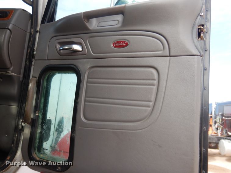 image for item DG8415 2007 Peterbilt 357  winch truck