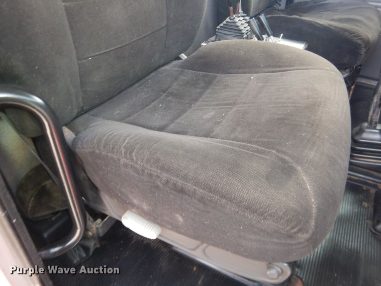 image for item DG8415 2007 Peterbilt 357  winch truck