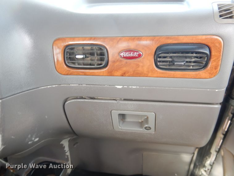 image for item DG8415 2007 Peterbilt 357  winch truck