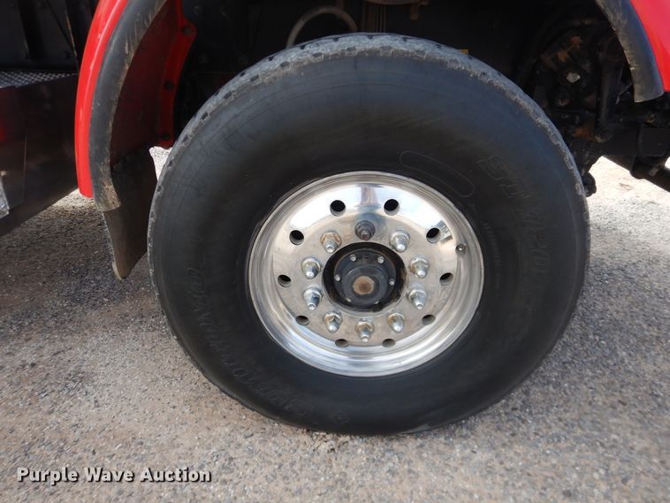 image for item DG8415 2007 Peterbilt 357  winch truck