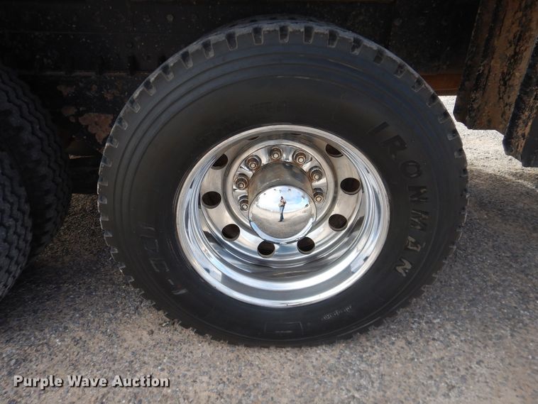 image for item DG8415 2007 Peterbilt 357  winch truck