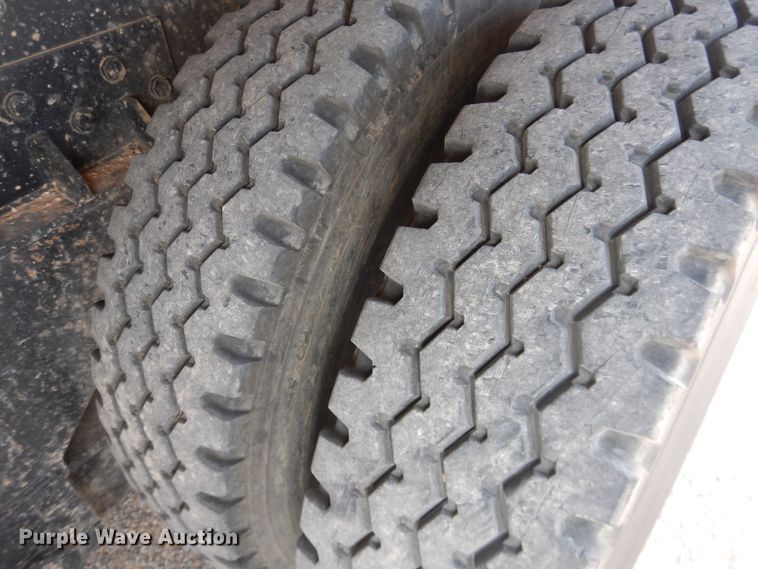 image for item DG8415 2007 Peterbilt 357  winch truck