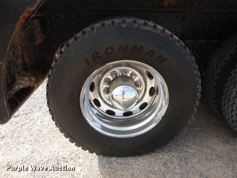 image for item DG8415 2007 Peterbilt 357  winch truck