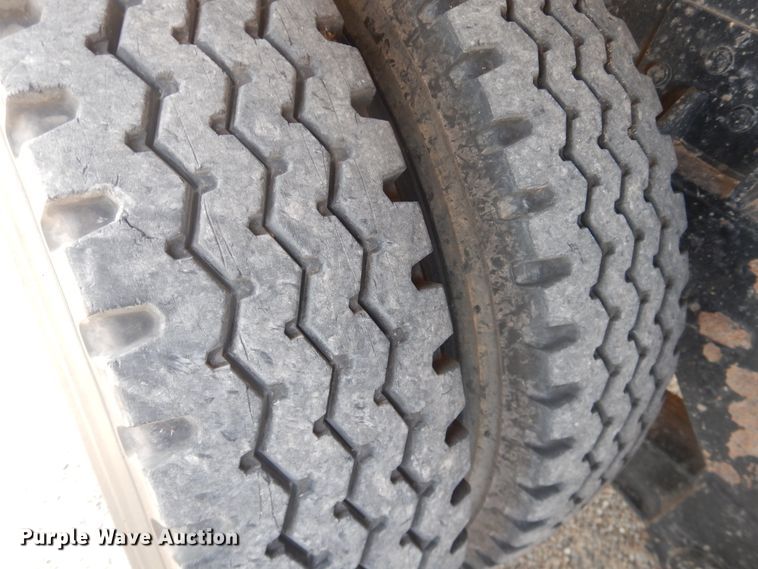 image for item DG8415 2007 Peterbilt 357  winch truck