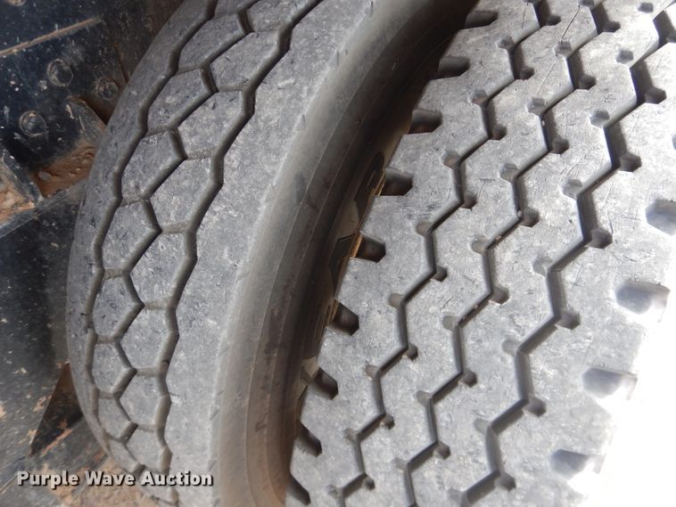 image for item DG8415 2007 Peterbilt 357  winch truck