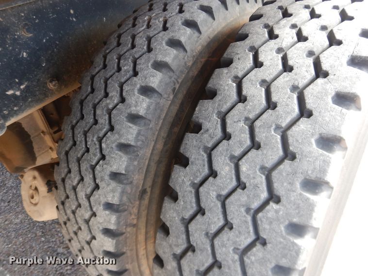 image for item DG8415 2007 Peterbilt 357  winch truck