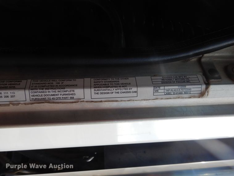 image for item DG8415 2007 Peterbilt 357  winch truck