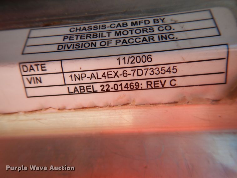 image for item DG8415 2007 Peterbilt 357  winch truck