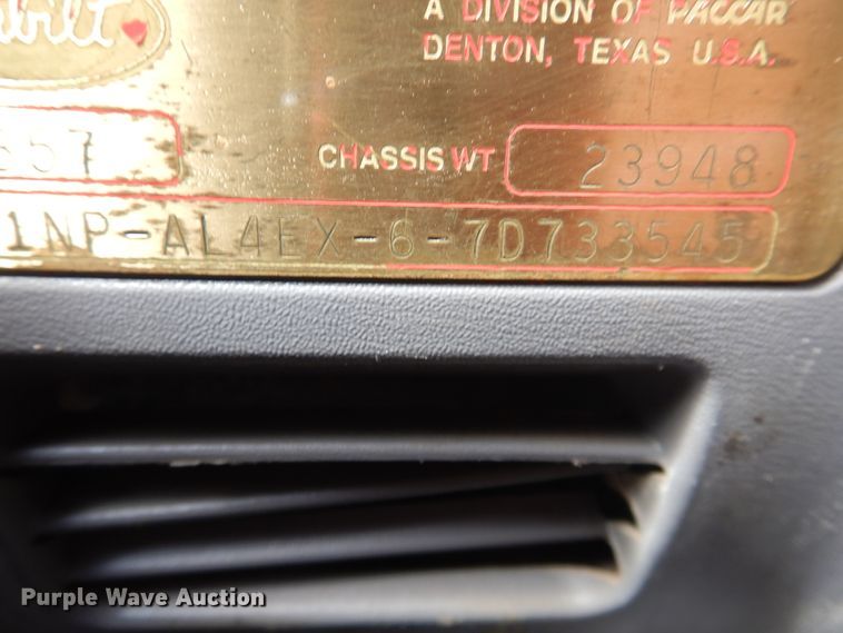 image for item DG8415 2007 Peterbilt 357  winch truck