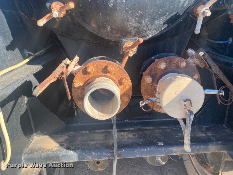 image for item DG8417 2012 Fortitude tank trailer