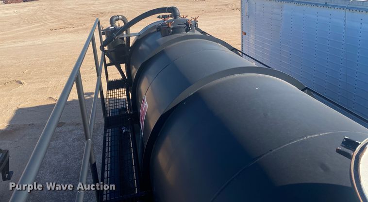 image for item DG8417 2012 Fortitude tank trailer