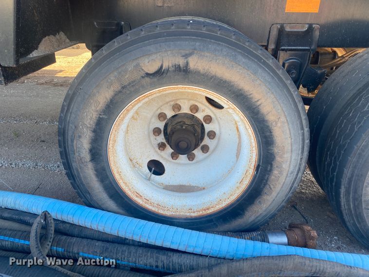 image for item DG8417 2012 Fortitude tank trailer