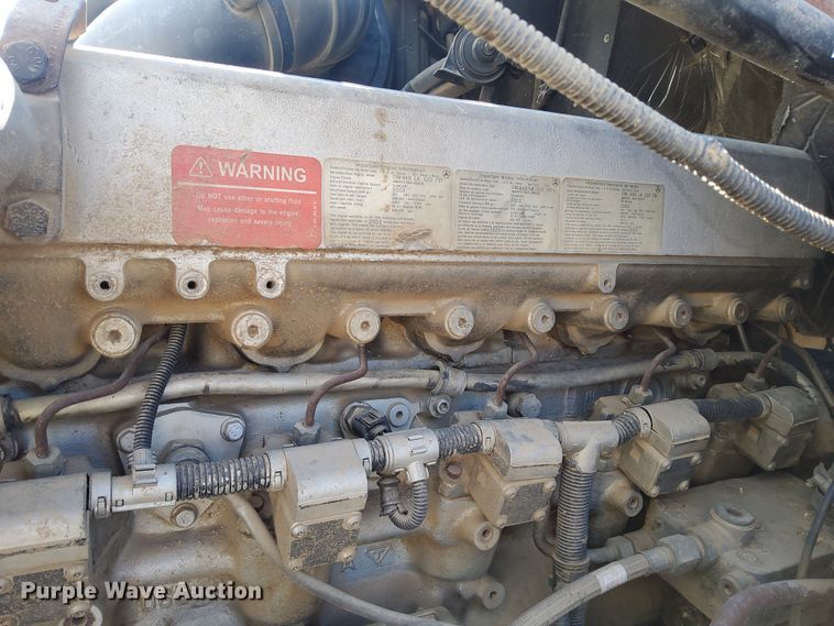 image for item DG8421 2004 Freightliner Columbia 120  semi truck