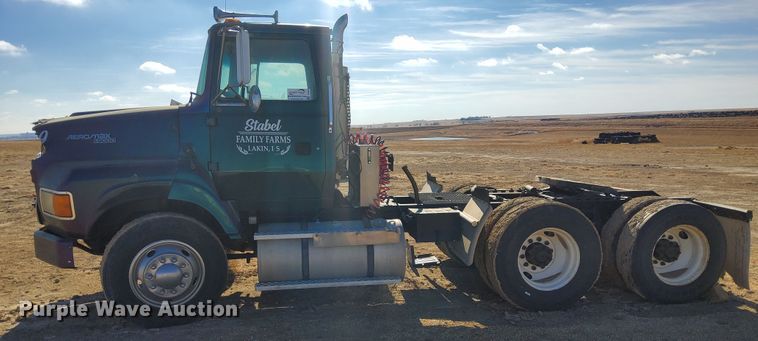 image for item DG8423 1995 Ford Aeromax L9000  semi truck