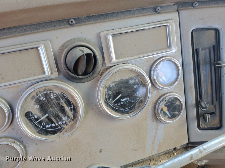 image for item DG8423 1995 Ford Aeromax L9000  semi truck