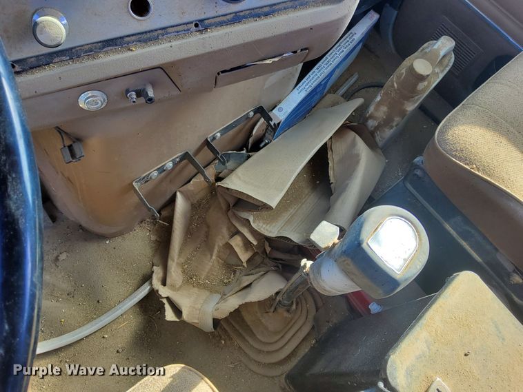 image for item DG8423 1995 Ford Aeromax L9000  semi truck