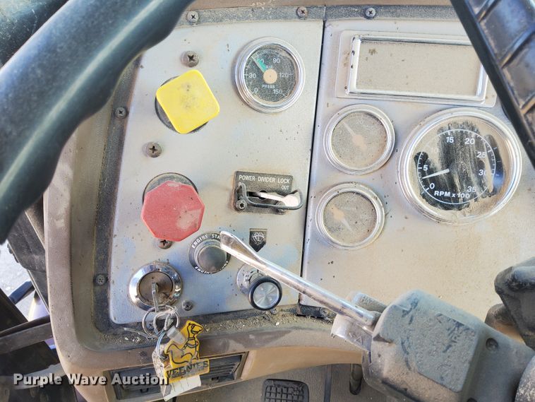 image for item DG8423 1995 Ford Aeromax L9000  semi truck