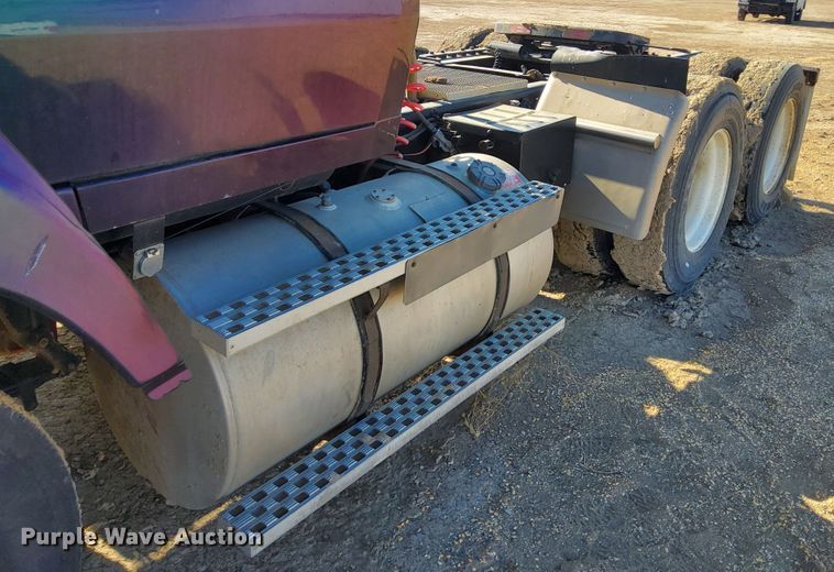 image for item DG8423 1995 Ford Aeromax L9000  semi truck