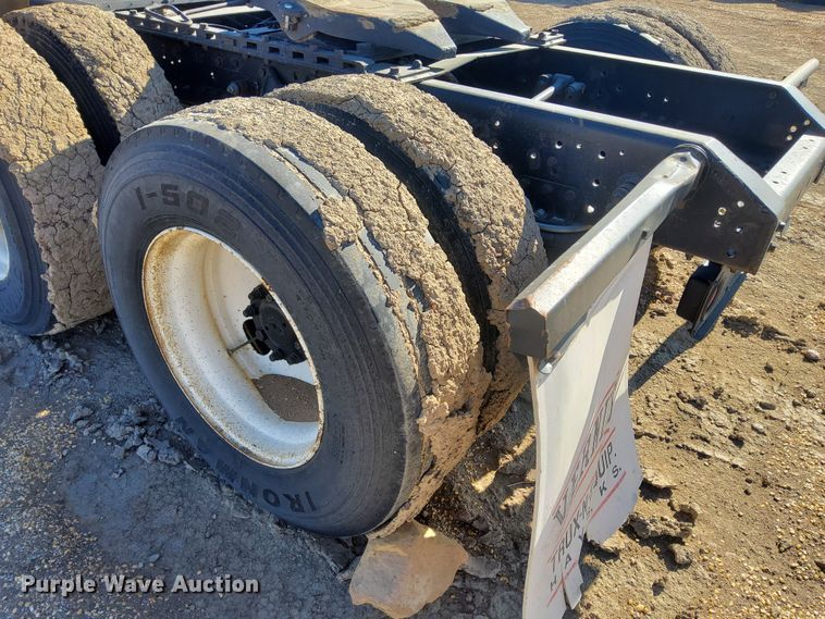 image for item DG8423 1995 Ford Aeromax L9000  semi truck