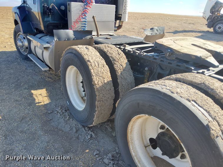 image for item DG8423 1995 Ford Aeromax L9000  semi truck