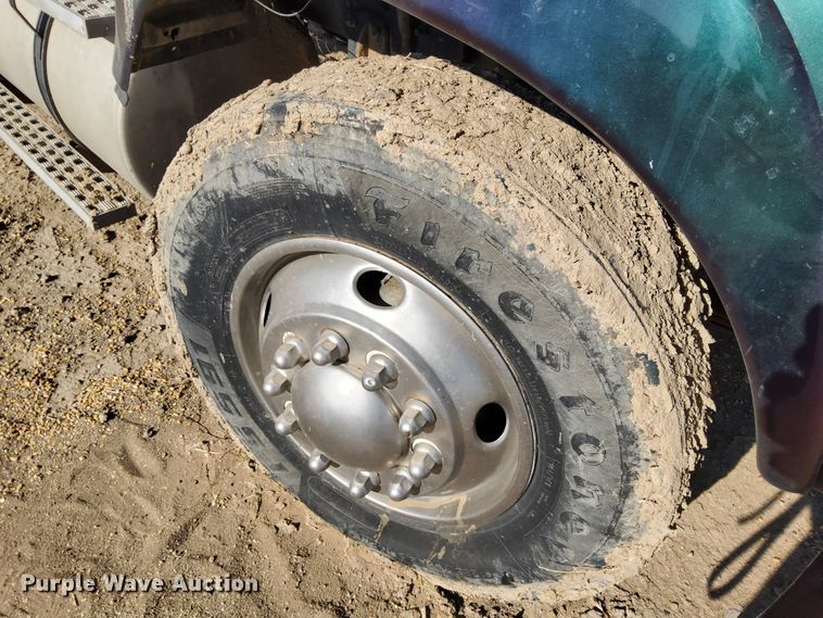 image for item DG8423 1995 Ford Aeromax L9000  semi truck