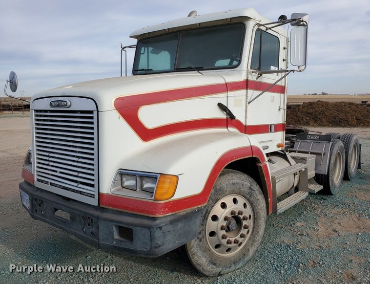image for item DG8425 1999 Freightliner FLD120  semi truck