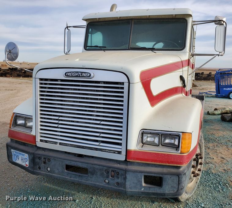 image for item DG8425 1999 Freightliner FLD120  semi truck