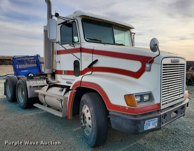 image for item DG8425 1999 Freightliner FLD120  semi truck