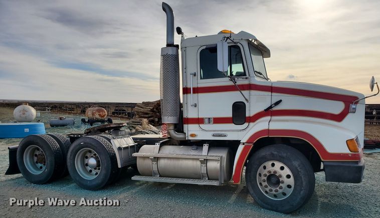 image for item DG8425 1999 Freightliner FLD120  semi truck