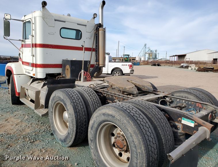 image for item DG8425 1999 Freightliner FLD120  semi truck