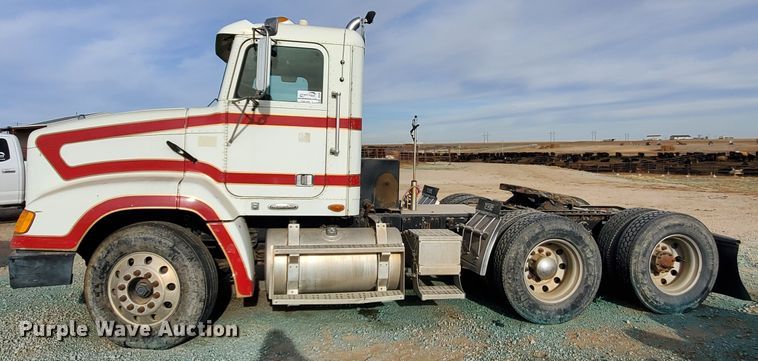 image for item DG8425 1999 Freightliner FLD120  semi truck