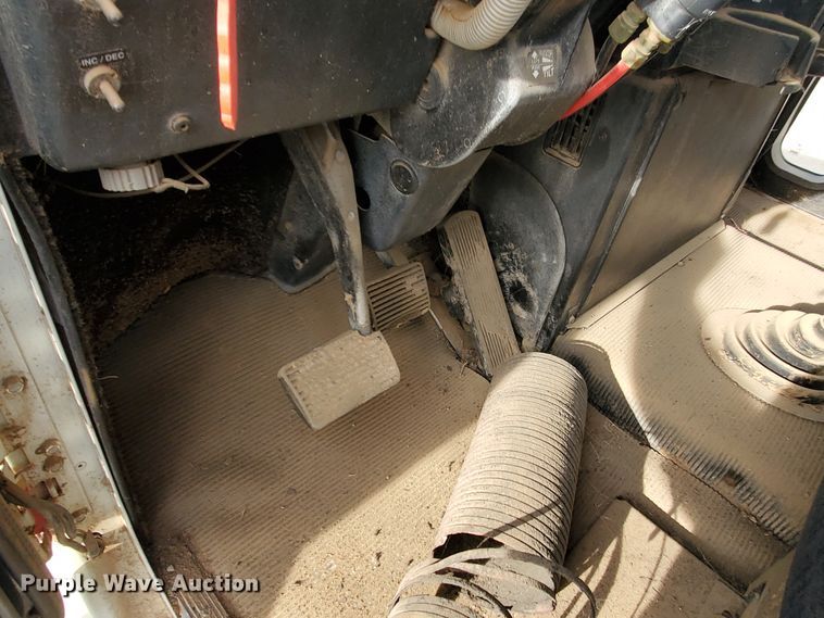 image for item DG8425 1999 Freightliner FLD120  semi truck