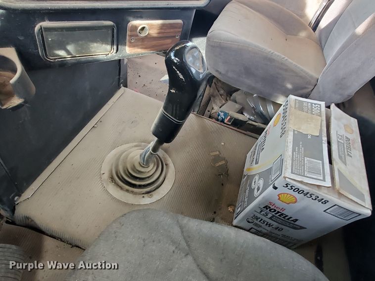 image for item DG8425 1999 Freightliner FLD120  semi truck