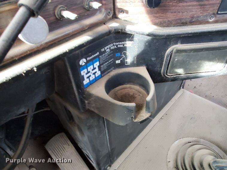 image for item DG8425 1999 Freightliner FLD120  semi truck