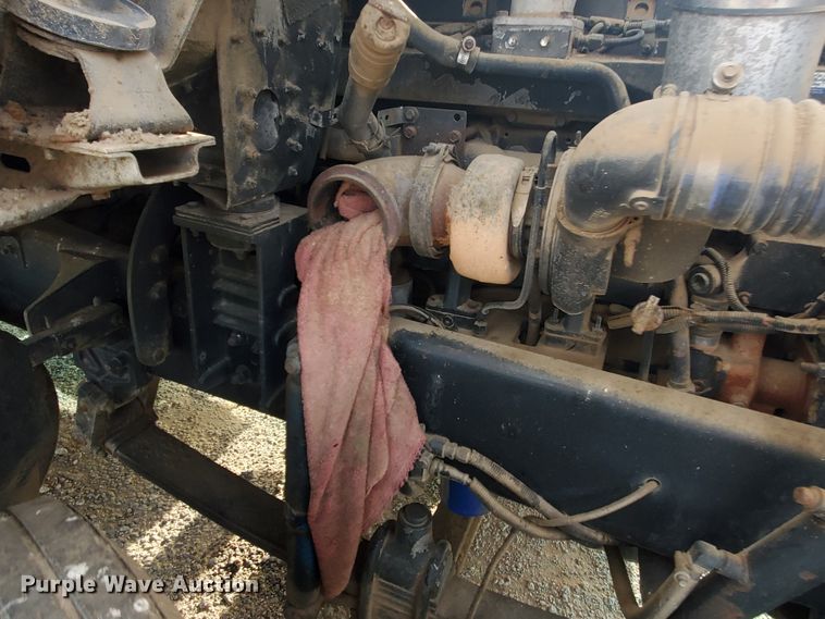 image for item DG8425 1999 Freightliner FLD120  semi truck