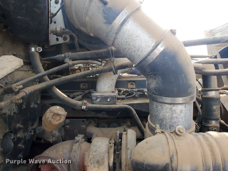 image for item DG8425 1999 Freightliner FLD120  semi truck