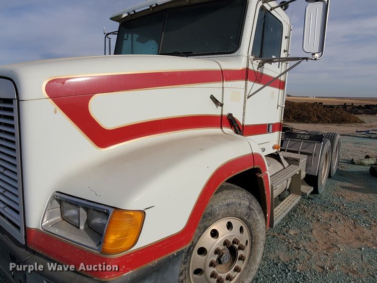 image for item DG8425 1999 Freightliner FLD120  semi truck