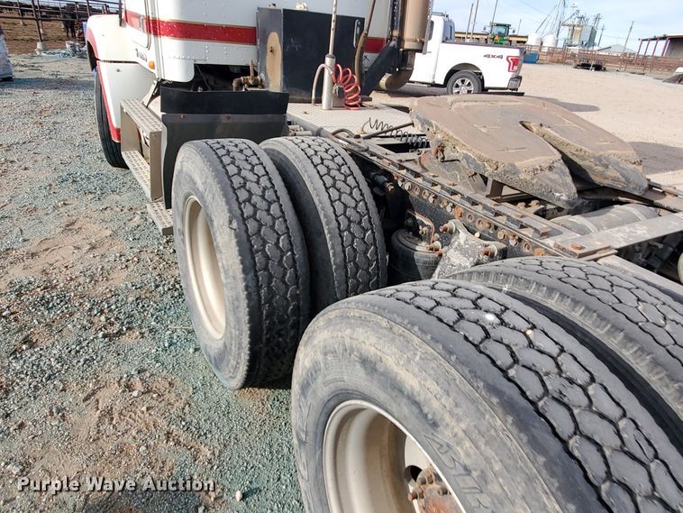 image for item DG8425 1999 Freightliner FLD120  semi truck