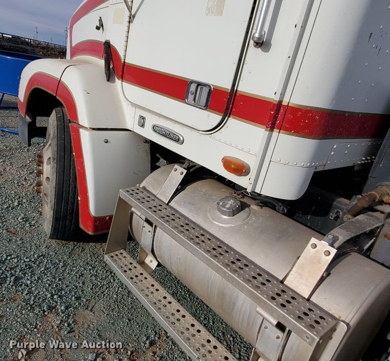 image for item DG8425 1999 Freightliner FLD120  semi truck