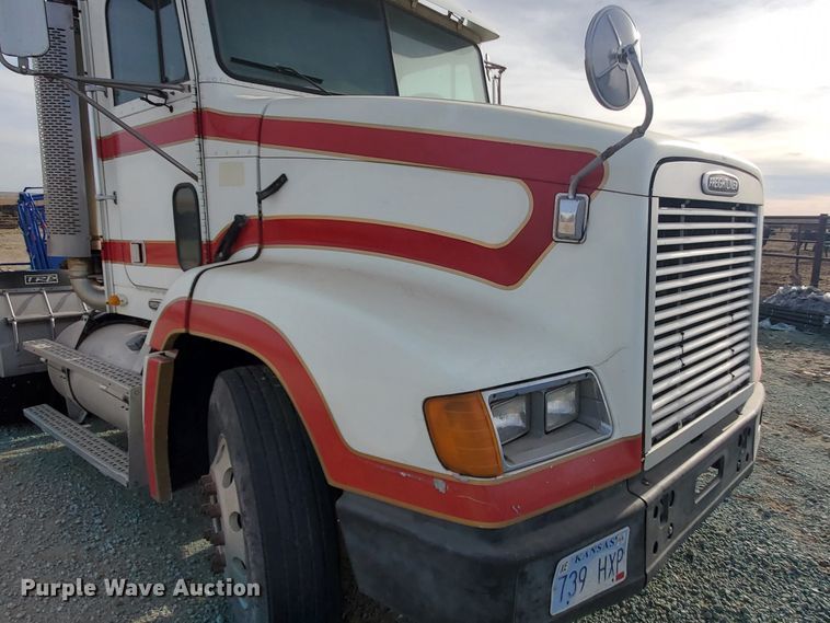 image for item DG8425 1999 Freightliner FLD120  semi truck
