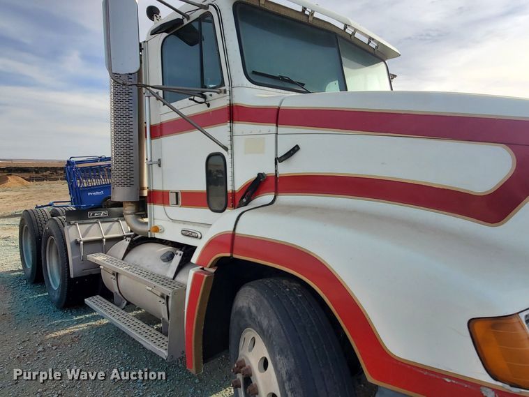 image for item DG8425 1999 Freightliner FLD120  semi truck