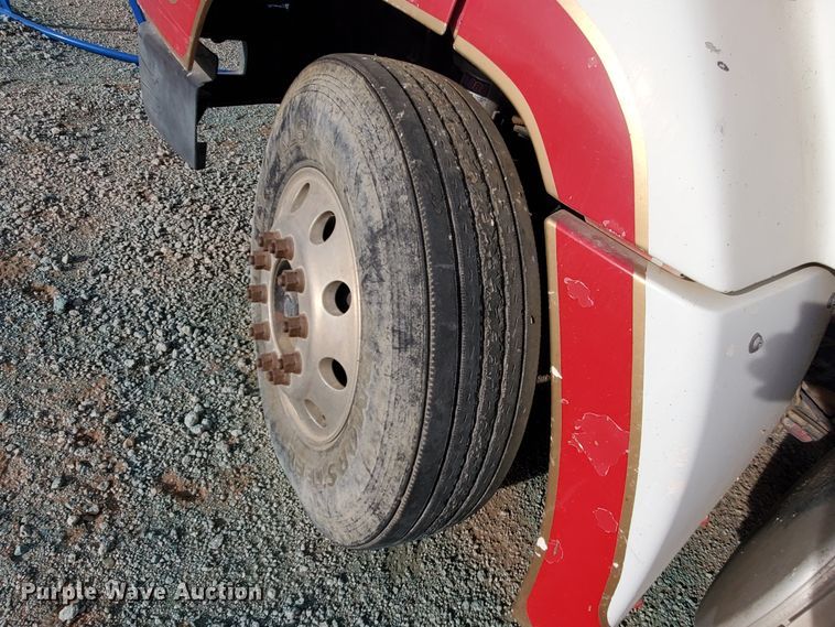 image for item DG8425 1999 Freightliner FLD120  semi truck