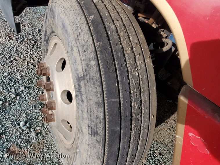 image for item DG8425 1999 Freightliner FLD120  semi truck